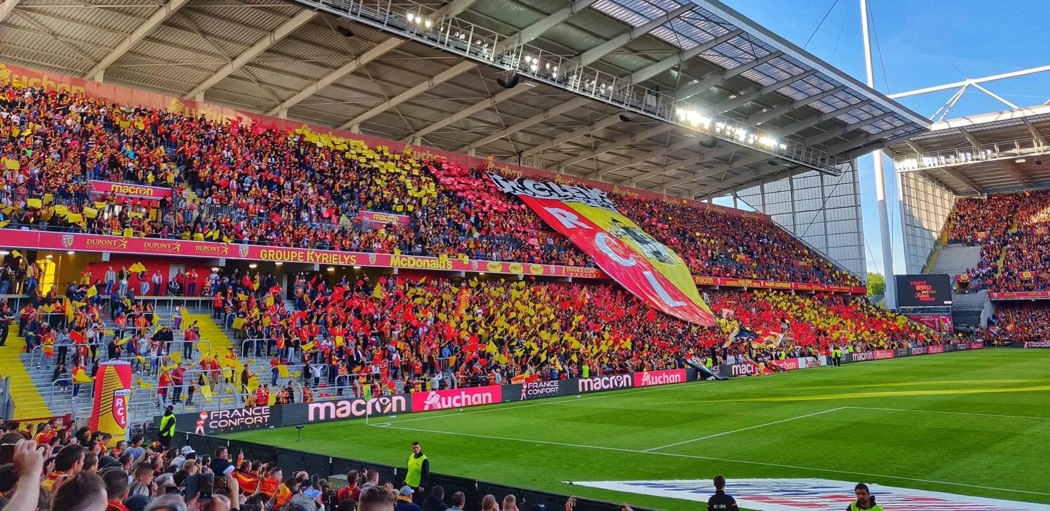 Les tribunes du stade Bollaert un soir de match