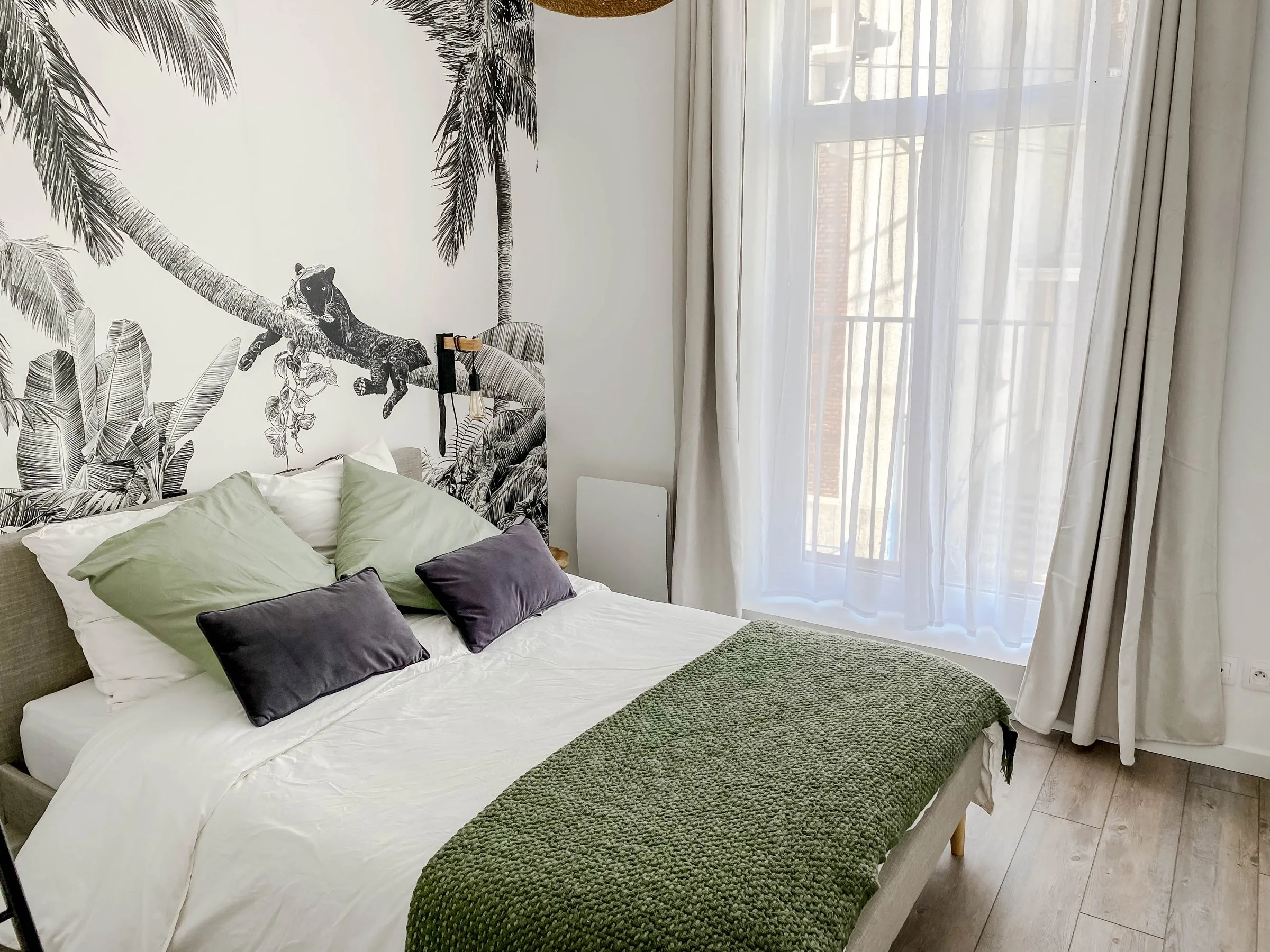 La chambre Panthère et son papier peint jungle